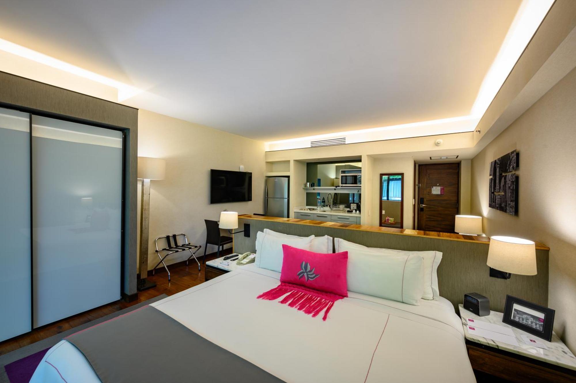 Las Suites Campos Eliseos Mexiko-Stadt Exterior foto